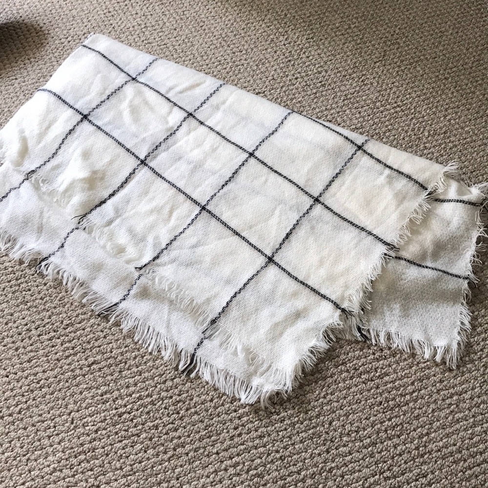 Lulu’s Cream Square Scarf